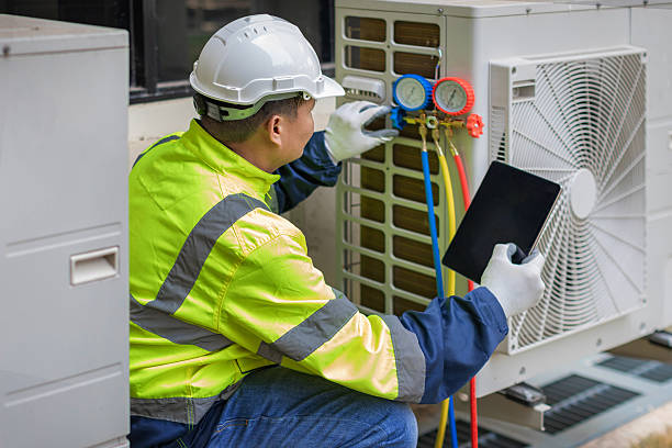 Professional Heat Pump Repair technician working in Davenport, VA